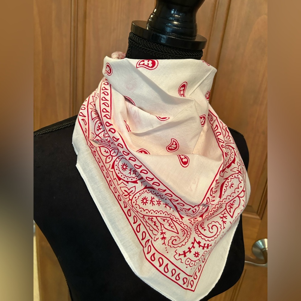 Red and White Paisley Bandana - Picture 5 of 7